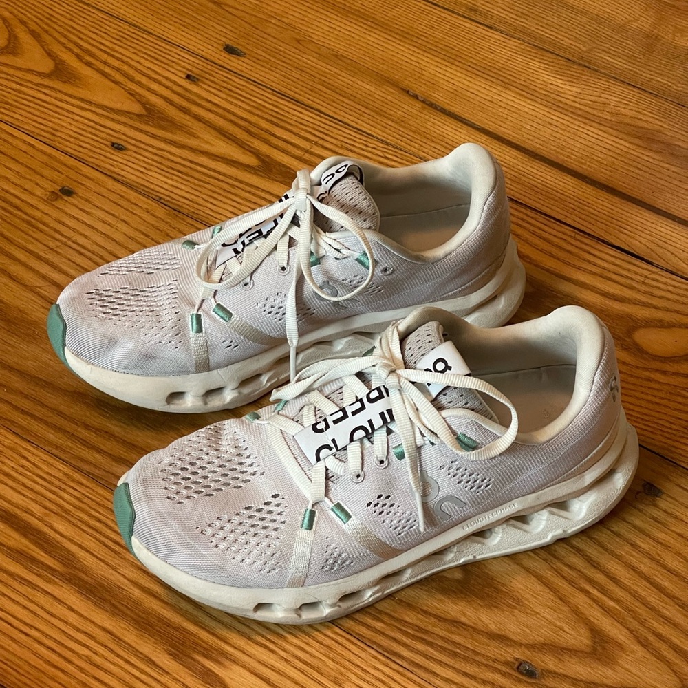 Size 7 OnCloud Cloudtec Sneakers